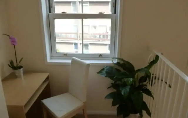 Modern 1 Bedroom Flat With Great Transport Links
