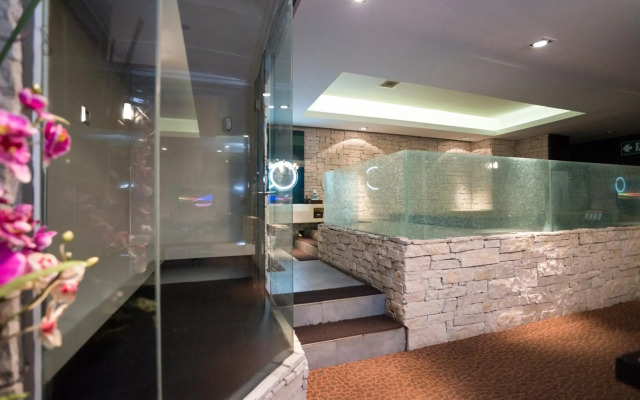 Kiss Gardenhome Chic Hotel