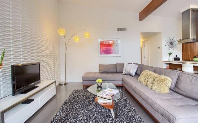Travis Heights Modern I