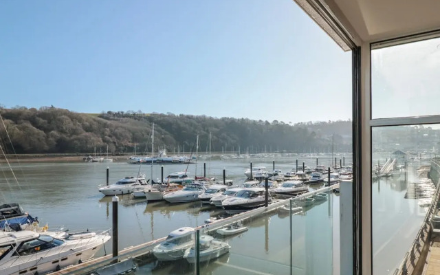 33 Dart Marina