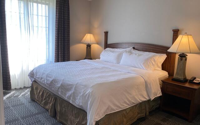 Staybridge Suites Milwaukee West-Oconomowoc, an IHG Hotel