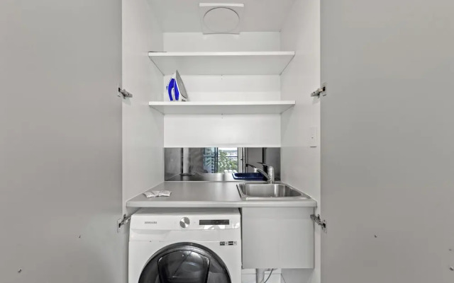 Trafalgar Lane Apartments by CLLIX