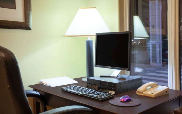 Super 8 by Wyndham Midland