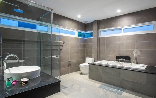 Elegant Designer 4BR Pool Villa Skylight