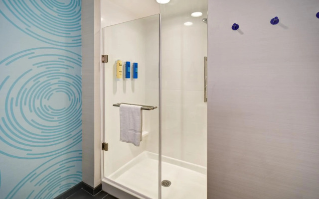 Tru by Hilton Louisville Airport