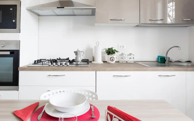 Parma Railway Station Apartment with Garage