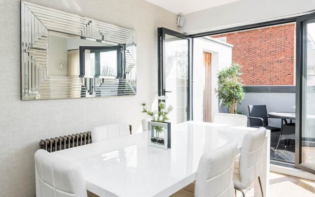 Spectacularly Stylish 2 Bed Flat Heart of Fulham