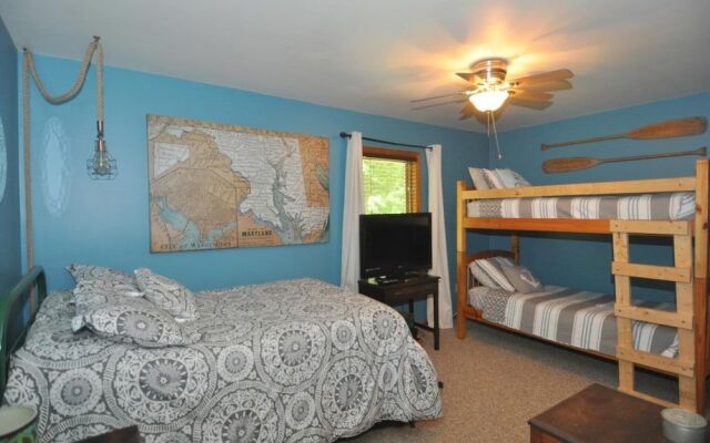 Sqyrls Nest - 3BR Retreat With a Hot Tub