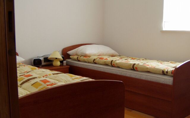 Apartment Lado - free parking: A1 Supetar, Island Brac