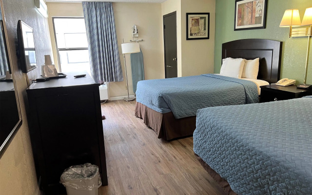 Days Inn by Wyndham Southern Hills/ORU