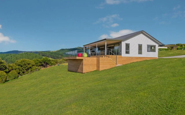 Peace and Paradise - Whitianga Holiday Home