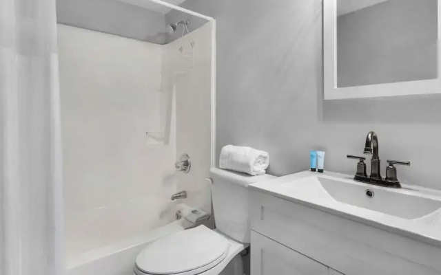 Southwinds K-8: Beachside & Pool Retreat