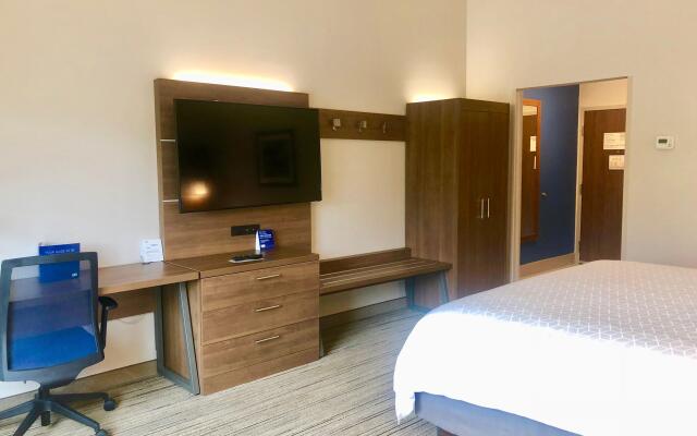 Holiday Inn Express & Suites Macon North by IHG