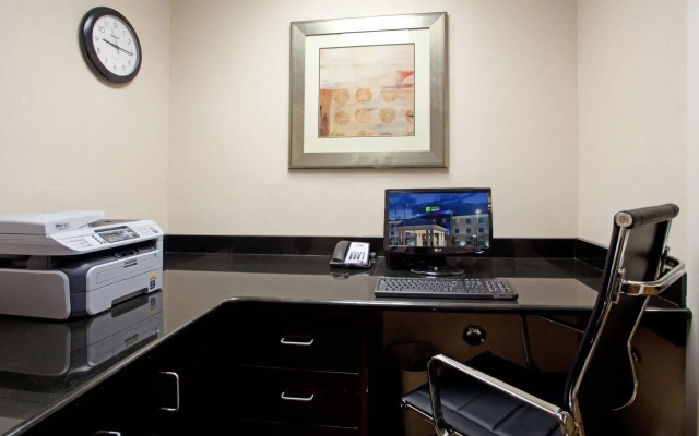 Holiday Inn Express Pembroke by IHG