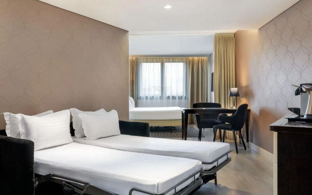 AC Porte Maillot Hotel