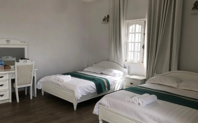 Le Petit Paris Hotel Dalat
