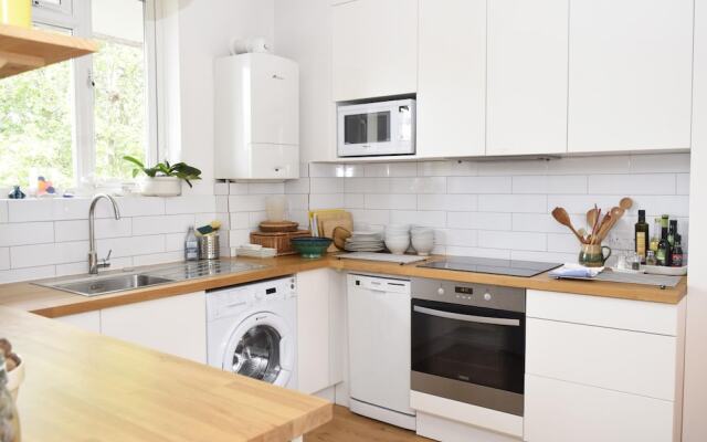 2 Bedroom Central London Apartment By Hyde Park