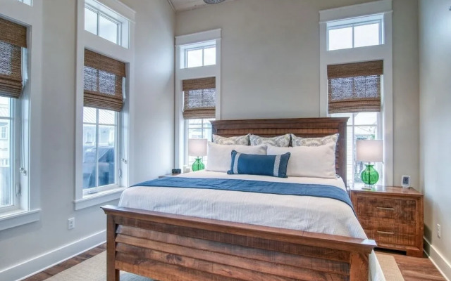 Seaside Sojourn 111 LA