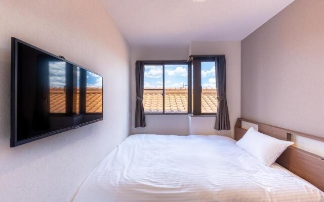 Fly Cat Hotel