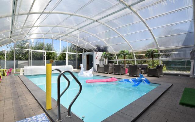 Pleasant Holiday Home with Sauna and Jacuzzi in Courtil