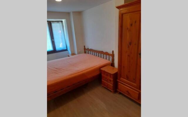Charmant petit appartement avec bel exterieur.