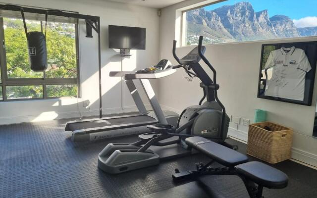 Amara Lincoln - 100m From Camps Bay Beach
