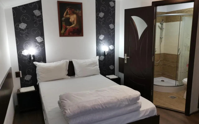 Joe Hostel