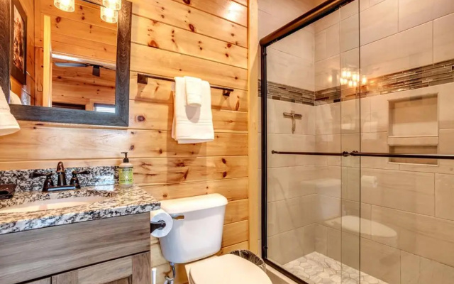 4 Bedroom Cabin for 14