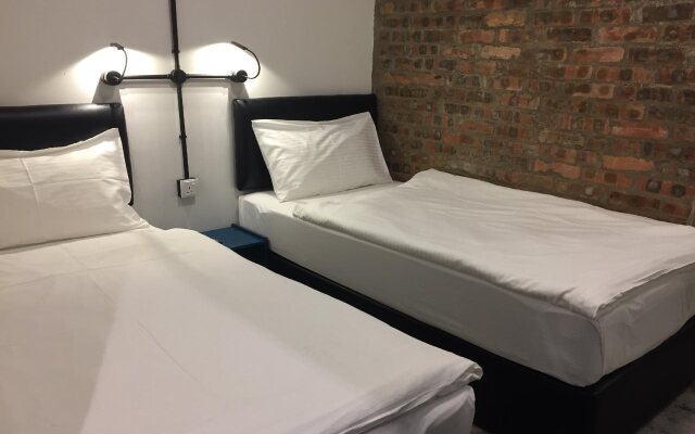 Suite 18 Boutique Hotel - Hostel