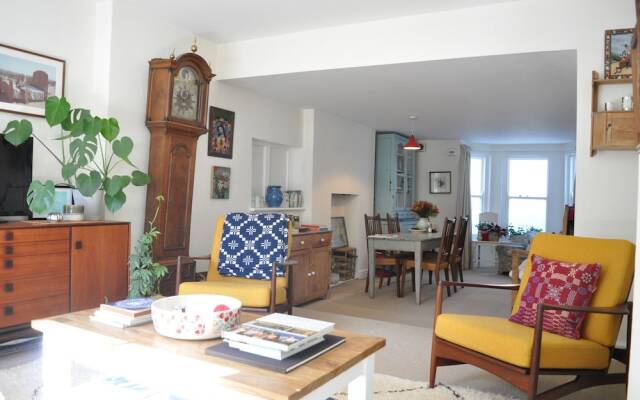 2 Bedroom Apartment With Garden in Hackney
