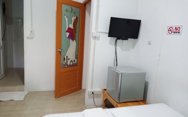 D House Hostel