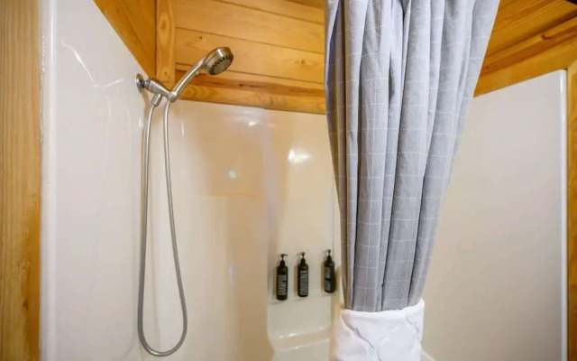 Sunset Ridge Cozy Cabin for 6