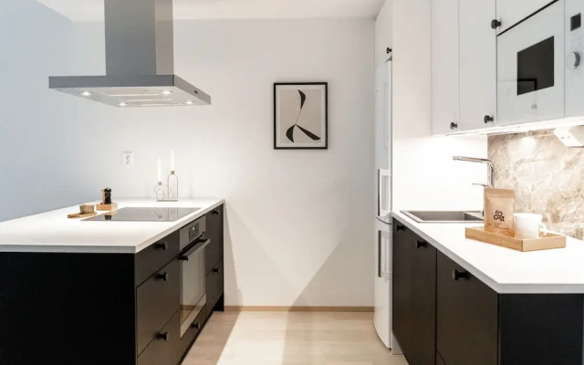 New stylish 1br in the heart of the city