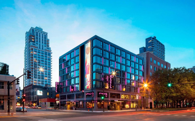 Moxy Chicago Downtown