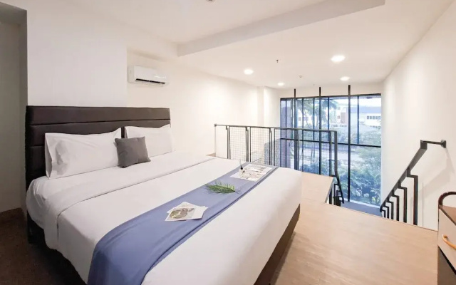 Comfy Dan Warm Studio Soho At Collins Boulevard Apartment