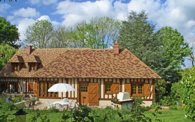 Traditional Holiday Home with Garden in Dampsmesnil