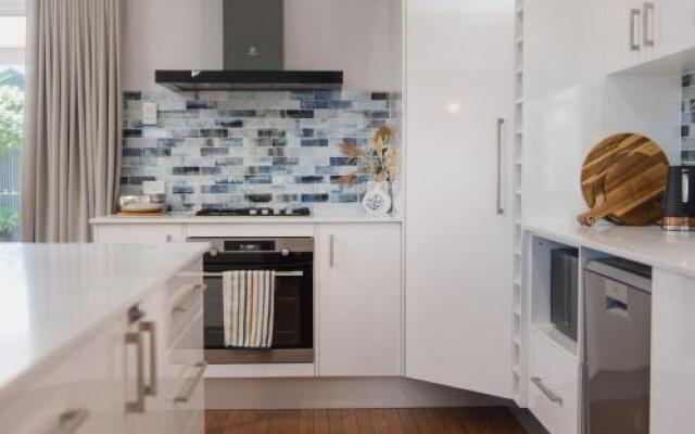 BANYANDAH 557 Ocean Drive NH