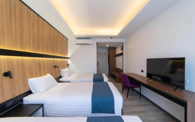 Gate43 Airport Hotel