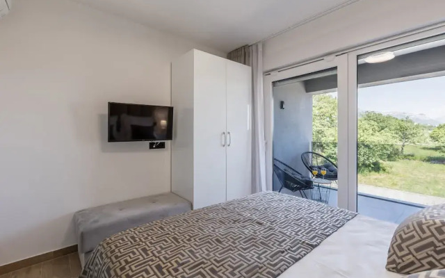 Scenic Kastel Luksic Apartments