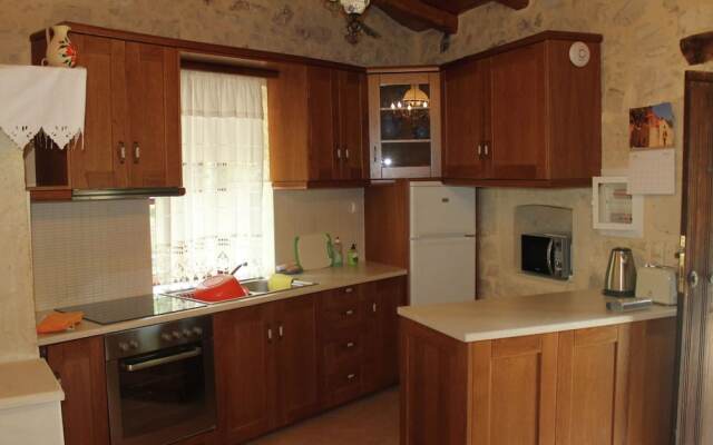 Quaint Holiday Home in Pasalites with Garden near Perama