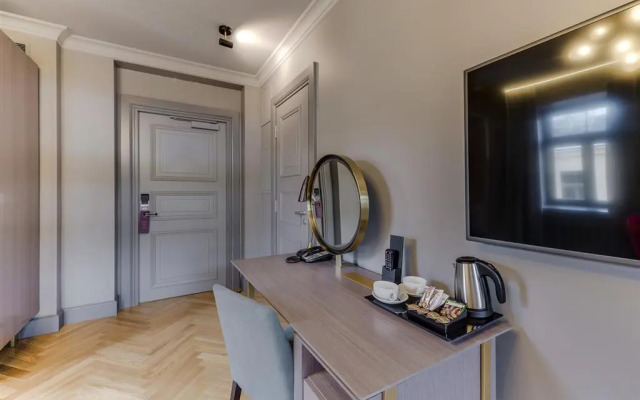 Отель Grand Poet Hotel by Semarah