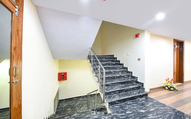 Fabhotel Mona International