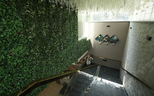 The Grand Oasis Hotel & Resort