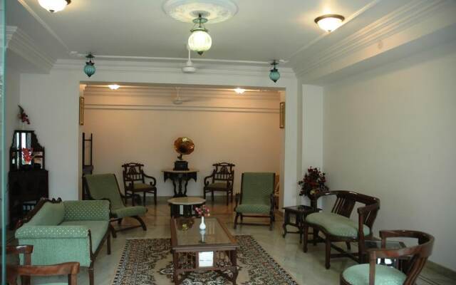 Hotel Raj Niwas