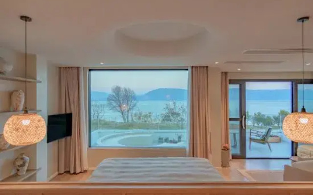 Wind and rain said sea view beauty villa
