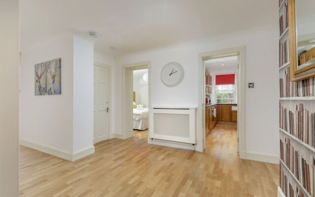 Elegant ground-floor 3BR New Town Apt w/ Garden