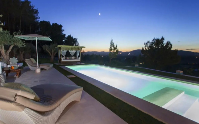 Holiday Home With Barbecue Space