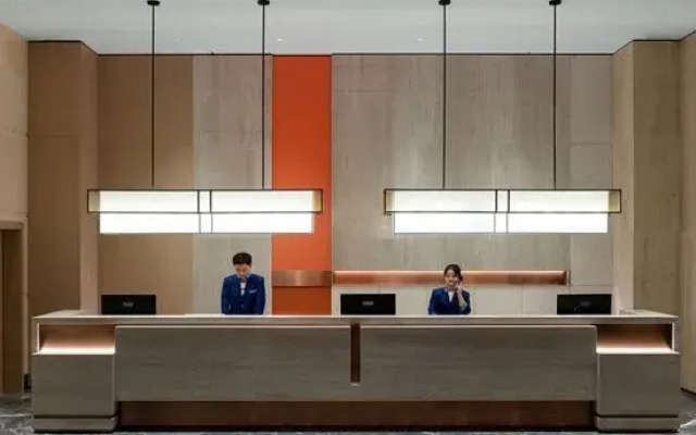 Qionghai Changlong Hotel (Yinhai Zaliang Street)