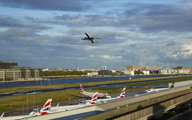 Courtyard by Marriott London City Airport