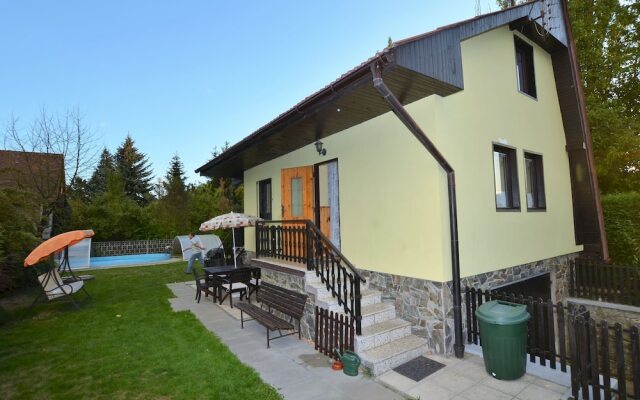 Cozy Chalet in Pilsen With Swimming Pool, Garden, Balcony